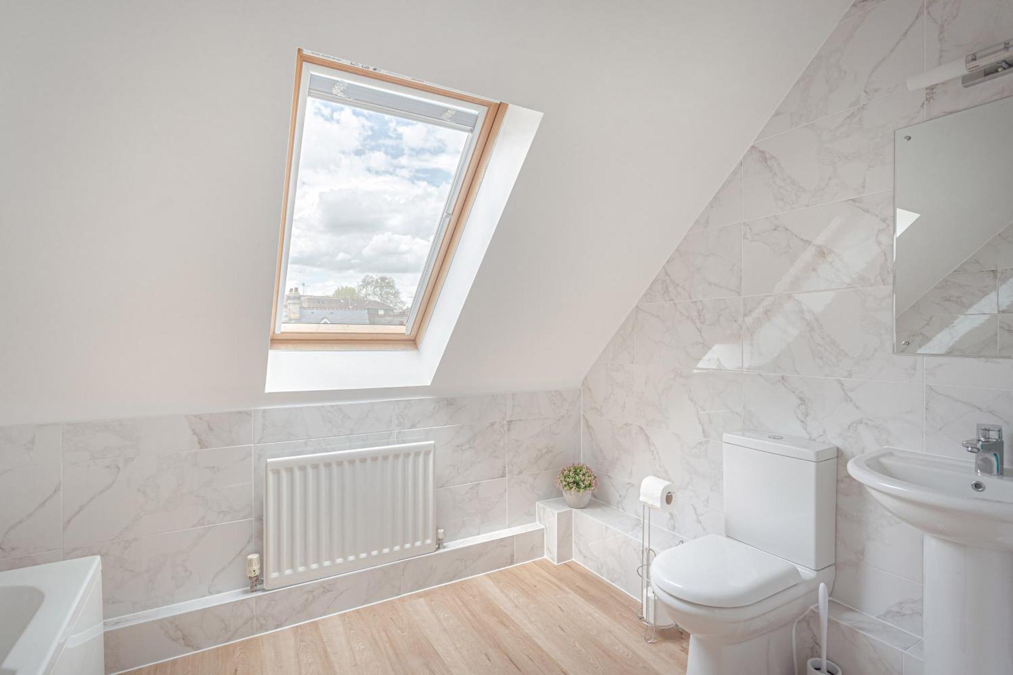 3 Bedroom Jesus Green Townhouse With Parking CBG Exterior foto